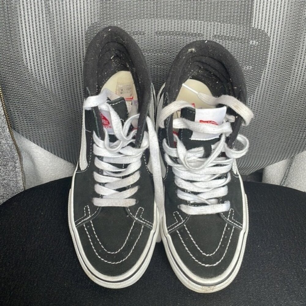 EC Vans Black and White SK8-HI SHOE - Size 5